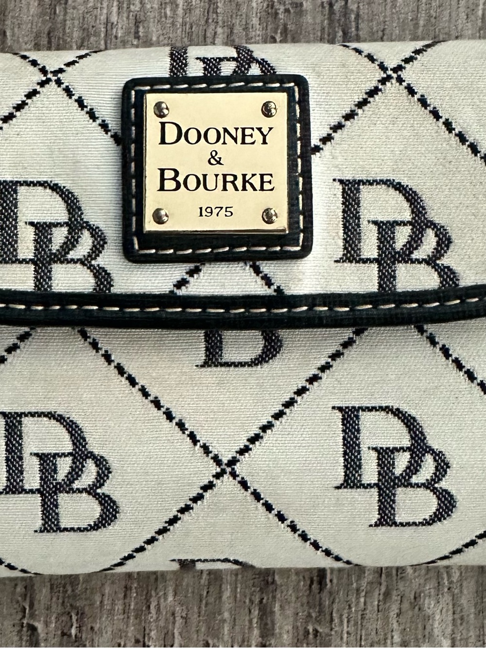 Dooney & Bourke Cream and Black Signature Canvas Wallet - Picture 3 of 7